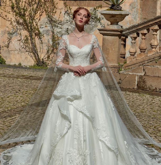 SCOLLO A CUORE -  Il romanticismo di un abito da sposa con scollo a cuore